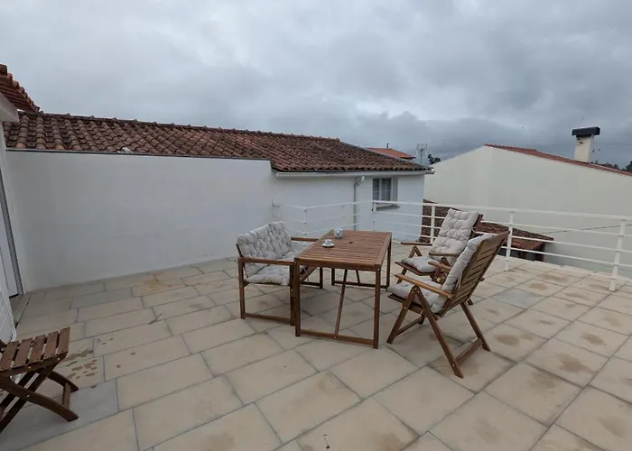 Dom wakacyjny Starlight With Rooftop Terrace Near Coja Pinheiro de Coja